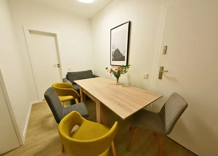 Daire Domillion 2bdr 2bath On Vokieciu W Parking V1020a