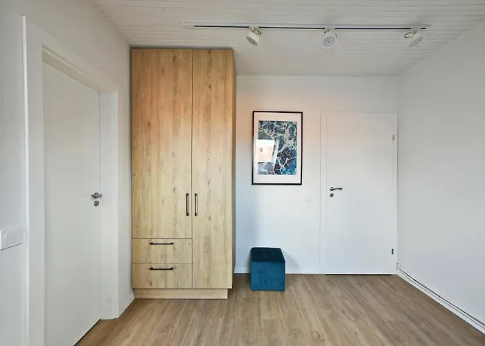 Domillion 2bdr 2bath On Vokieciu W Parking V1020a