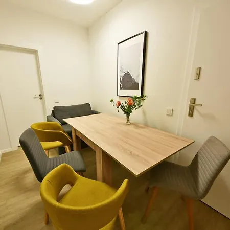 Апартаменты Domillion 2bdr 2bath On Vokieciu W Parking V1020a